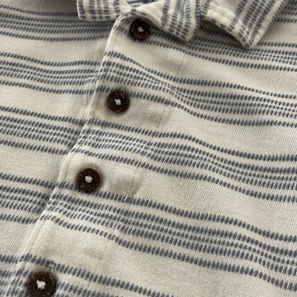 Easy-Peasy Cotton Organic 2T button up shirt - Picture 2 of 3